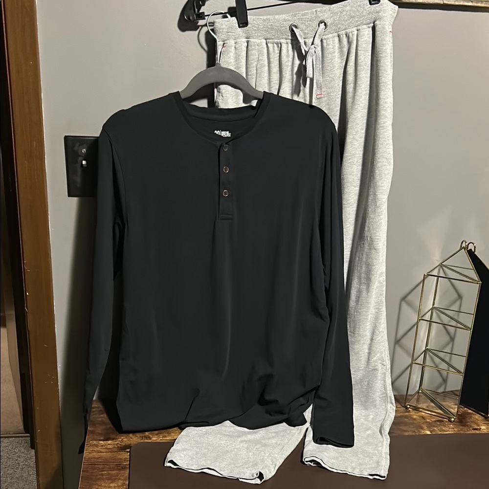 NWOT Wayne Gretzky collection 99 Men’s  Long Sleeve Henley pant set
